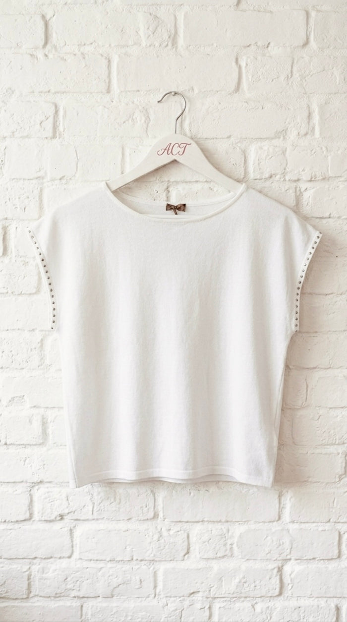 Camiseta con tachuelas +3 colores