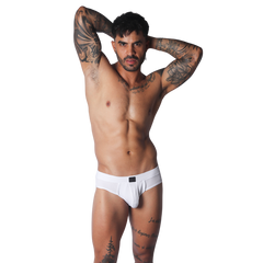 Cookie White Brief en modelo de Gigo Underwear