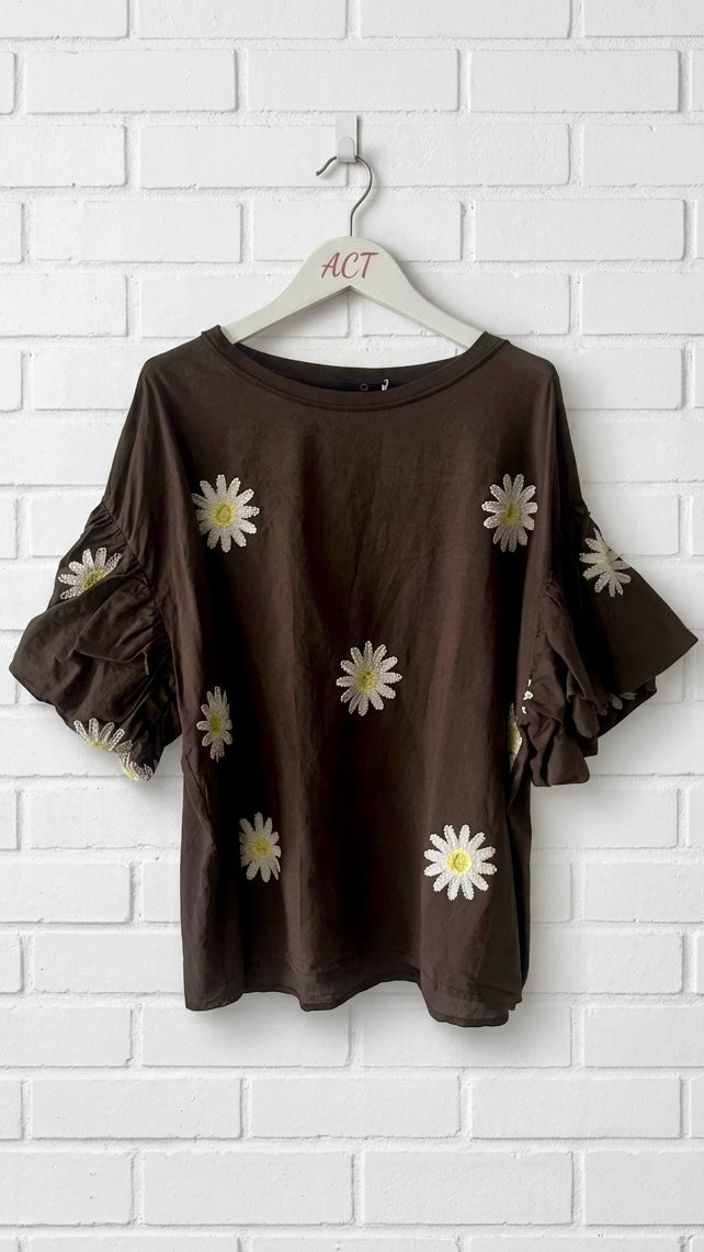 Blusa de margaritas bordadas