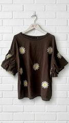 Blusa de margaritas bordadas