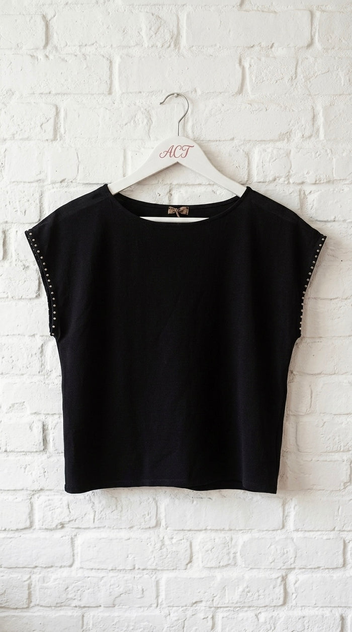 Camiseta con tachuelas +3 colores