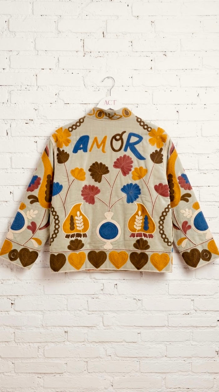 Chaqueta Bordada Amor