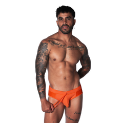Exit Orange Swim Brief en modelo de Gigo Underwear
