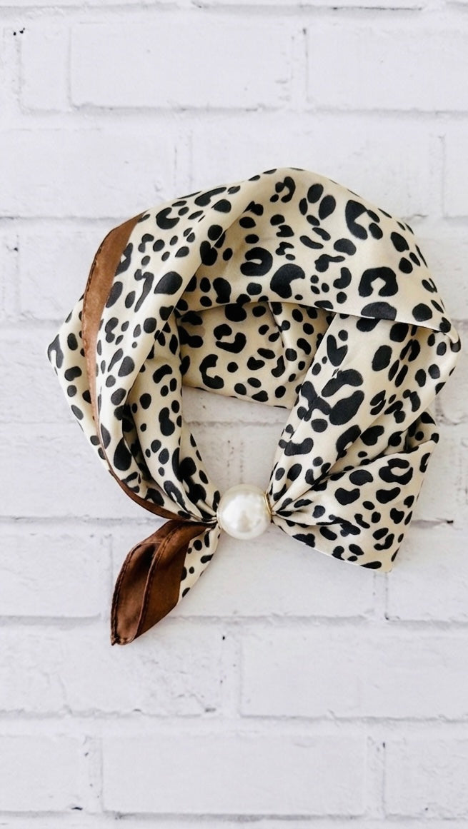 Leopardo beige y negro