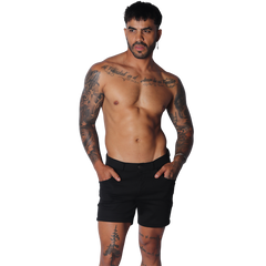 Sunday Black Short en modelo de Gigo Underwear